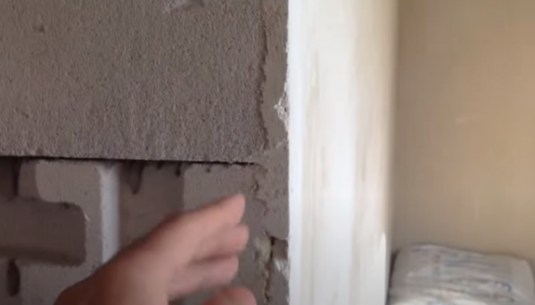 Чем и как лучше заделать трещины в стене дома, квартиры
