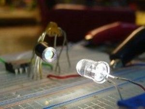 
          Как применять фоторезисторы, фотодиоды и фототранзисторы
 

