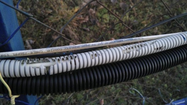 
          Какой кабель можно использовать на улице и как его прокладывать
 

