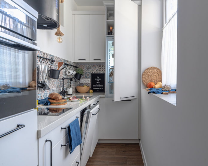 7 примеров отделки стен на маленькой кухне, которые зрительно сделают её больше